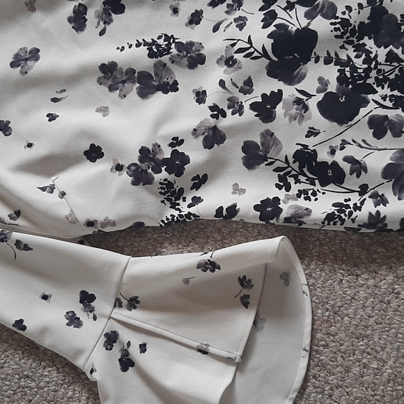 MJ Studio Floral Bell Sleeves Midi Pencil Dress. - Picture 3 of 10